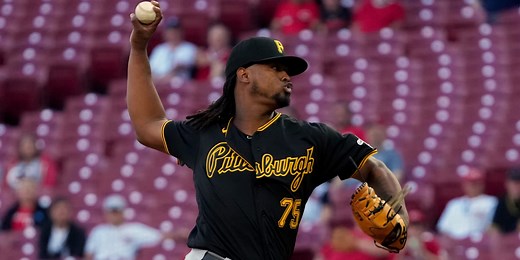 Ortiz throws high heat in 'unbelievable debut'