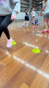 Footwork basics 🦶 1. Side to side over the cones 2. Figure 8’s around the cones 3. Add a tennis ball to each of the exercises to encourage eyes up and quick hands 4. Combine all together, having a partner calling “switch” so the worker alternates between the 2 footwork movements, and still add the ball, for extra multitasking 👌 #spnetball #netball #takethenextstep #fitness #footwork #partnerwork | Susan Pettitt
