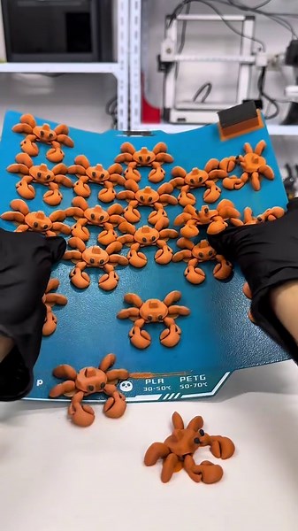 Explore Articulated Animal Keychains at FlexiPals