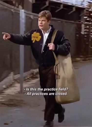 Movie Facts on Instagram: "“Rudy” (1993), which tells the true story of Daniel “Rudy” Ruettiger, who dreamed of playing football at the University of Notre Dame despite many obstacles. 👉 Interesting fact: The film’s famous final scene — where Rudy gets carried off the field by his teammates — is based on real life. In fact, Rudy Ruettiger is the only player in Notre Dame history ever carried off the field by his teammates."
