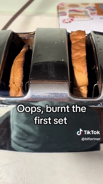 Getting toasted since 1958. Radiant control Sunbeam Model T-35 in action. #toaster #sunbeam #antique #vintage #thanksgiving