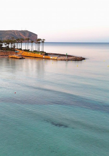 Jávea, Alicante, España. 📍🏝️ Playas con agua transparente, calitas escondidas y montañas con vistas increíbles! Un combo perfecto entre mar y naturaleza. #jávea #xabia #alicante #costablanca #españa #montañasdelmediterráneo #reeldeviaje #travelreel #europehiddengems #beachvibe