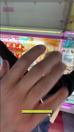 The Cubs vs. the Claw Machine 😂 #TokyoSeries