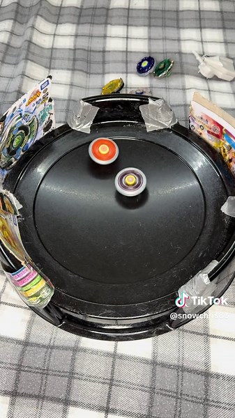 Phantom Orion vs Burn Fireblaze Beyblade Battle