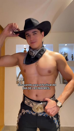 3.5M views · 52K reactions | Ya casi estamos listos 鸞#diadelasmadres #10demayo #mama #mom #cowboys #mexic #mexico #vaqueros #vaquero #cowboy #feliz #señoras | Pistolas de Oro | Facebook