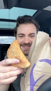Taco Bell just brought back its iconic caramel apple empanada from the 2000’s. Today, I try it for the very first time. Are you excited to finally have the caramel apple empanada back? #tacobell #fastfood #empanadas #foodreview #lunch | snachwithzach