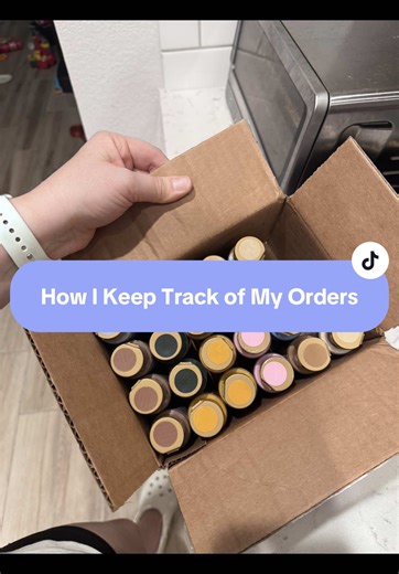 I get asked SO many times how I keep track of my orders, and after receiving over 100 orders, I finally have tuned in my order form. This allows me to keep everything in one place, see everything that I need, and keep my customer’s order information in one place. Save this video if you need it to help organize your order form 🫶🏻 #bannerpainting #paintingbanners #brownpaperbanner #handpaintedbanner #customsigns