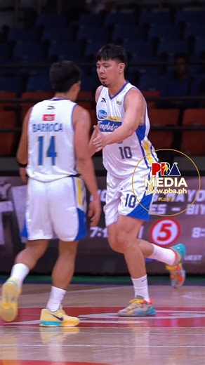 Barroca 👉 Sangalang! LIVE on 📺 RPTV (Free TV) & PBA Rush ch 90 and 260 🖥️ Pilipinas Live & 📲 Pilipinas Live App (Download for FREE Livestream) #PBAPhilippineCup #Elims #MAGNOLIAvsMERALCO | PBA