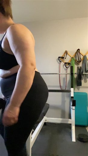 Andrea | Women’s Weight Loss Coach on Instagram: "I went from 240 lbs to 145 lbs in 12 months without a medication. Weight loss becomes 10x easier when you realize these 5 things: 1️⃣You don’t need to overhaul your life overnight. You don’t have to start with 10000 steps a day and 5 workouts a week. You can start with a 10 minute walk, whatever sounds manageable, and level up over time. 2️⃣You can lose weight without suffering. I didn’t cut carbs, sugar, or my favourite meals while dropping 95 l