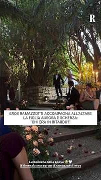 Eros Ramazzotti accompagna all'altare la figlia Aurora e scherza: "Chi era in ritardo?"