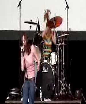 The Donnas - It's On The Rocks (V Festival 2002)