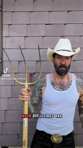 Challenge accepted! Barbara‘s Rhabarberbar x BossHoss Style! ⚡️⚡️ #barbarasrhabarberbar #bodowartke #trend #fyp #foryoupage #band #cover | The BossHoss