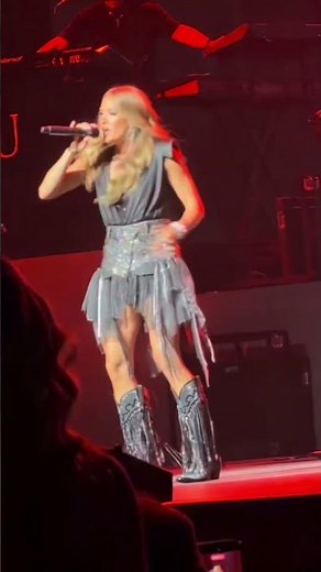 Carrie Underwood - Paradise City Live