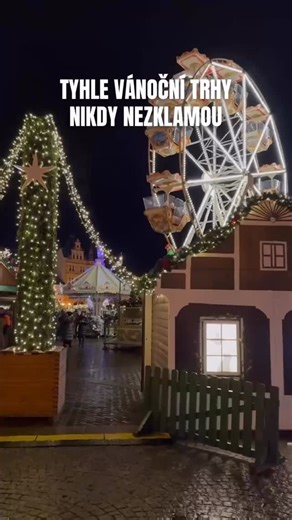Krista Turynová | Úžasná místa on Instagram: "🎄 Věděli jste, že tyto trhy jsou každoročně považovány za jedny z nejkrásnějších v Česku? 📍 Najdete je v Českých Budějovicích na náměstí Přemysla Otakara II. 📅 Termín: 18. 11. 2025 – 6. 1. 2026 ✨ Co tu můžete zažít: 🎁 Kouzelné vánoční městečko plné výzdoby a tisíců světýlek 🍷 Největší punčové království v Evropě (60+ druhů punčů a horkých nápojů) ⛸️ Ledové kluziště kolem Samsonovy kašny – bruslení zdarma 🎡 Vyhlídkové kolo a vyhlídková věž �