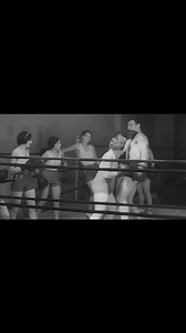 Primo Carnera while training with the girls to prepare for a public performance will receive 20,000 dollars for this in 1937.. | I love BOXE