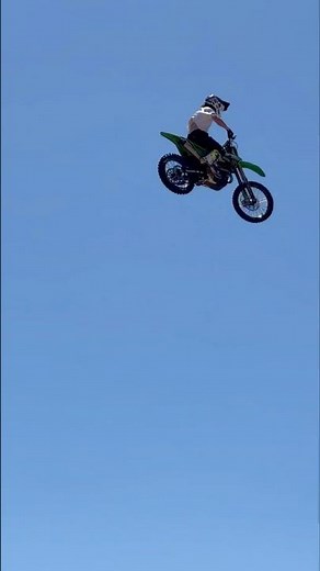 140ft Floater Axell Hodges