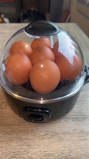 I love hard-boiled eggs. This is super easy to make hard-boiled eggs. #Hard-boiledEggs #Eggs #Hard-boiled #EggCooker #KitchenHackHacks.