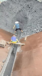 122K views · 792 reactions | The process of a self-unloading ship unloading phosphate rock #sandstone #self-unloading ship #canal #unloading #crew #loading and unloading ship #ore #phosphate rock | 丁掌柜 | Facebook