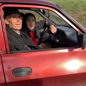 Vârsta e doar un număr când dorința și determinarea conduc drumul. Permisul nu ține cont de anii din buletin! | Atenție Poliția Iași