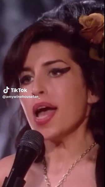 Amy Winehouse Grammy Performance of 'Rehab' 2008