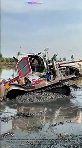 Mud-Mastering Machine: How Amphibious Excavators Conquer Swamps