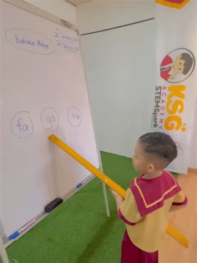 KSG ACADEMY @Kuantan on Instagram: "𝗔𝗿𝗶𝘀𝘁𝗼𝘁𝗹𝗲 𝗣𝗹𝘂𝘀 𝗦𝘁𝘂𝗱𝗲𝗻𝘁𝘀 𝗘𝗻𝗷𝗼𝘆𝗲𝗱 𝗔 𝗙𝗶𝗻𝗲 𝗠𝗼𝘁𝗼𝗿 𝗦𝗸𝗶𝗹𝗹𝘀 & 𝗣𝗿𝗮𝗰𝘁𝗶𝗰𝗲𝗱 𝗥𝗲𝗮𝗱𝗶𝗻𝗴 𝗦𝘆𝗹𝗹𝗮𝗯𝗹𝗲𝘀 ✨ Today, all our intelligent 𝗔𝗿𝗶𝘀𝘁𝗼𝘁𝗹𝗲 𝗣𝗹𝘂𝘀 students enjoyed a 𝗳𝗶𝗻𝗲 𝗺𝗼𝘁𝗼𝗿 𝘀𝗸𝗶𝗹𝗹𝘀 activity by picking up rubber bands using sticks before starting our Bahasa Melayu lesson. After that, they 𝗽𝗿𝗮𝗰𝘁𝗶𝗰𝗲𝗱 𝗿𝗲𝗮𝗱𝗶𝗻𝗴 𝘀𝘆𝗹𝗹𝗮𝗯𝗹𝗲𝘀 “𝗯𝗮, 𝗰𝗮, 𝗱𝗮, 𝗳𝗮, 𝗴𝗮, 𝗵𝗮” one by