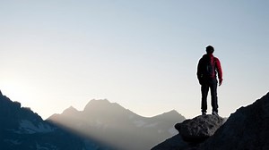 Gila! Ini 7 Manusia Biasa Yang Berhasil Menaklukkan Dunia!