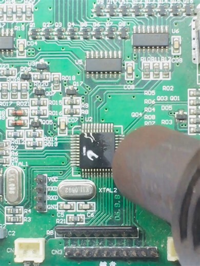 How to CPU Pin 80 SMD Ic Dry Soldering | De soldering Hacks #diy #electronic #shortvideo#learnsoldering #SolderingGuide #سولڈرنگ #HowToRemoveSMD #SolderingTips #solderingtipsreactivator #techniques #desoldar #reelsviralシ #short #TechHacks #howto #সোল্ডারিং #how #Soldering #diy #beginners #desoldering #RepairSkills #सोल्डरिंग In this Video We learn how to solder Central Processing Unit CPU 80 Pin SMD IC. Soldering such type of ICs requires Special skills. Watch the easy video and get learned. Pro