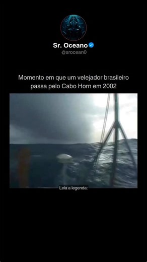 Sr. Oceano | Curiosidades & Vida Marinha on Instagram: "Cabo Horn fica no extremo sul da América do Sul, entre o Chile e a Argentina, marcando o encontro dos oceanos Atlântico e Pacífico. Essa região é conhecida por concentrar algumas das condições marítimas mais severas do planeta, onde o clima muda rápido e o mar raramente dá trégua. Em 2002, um velejador brasileiro cruzou esse ponto histórico enfrentando ventos intensos, correntes imprevisíveis e ondas que se formam sem aviso. Não é apenas um
