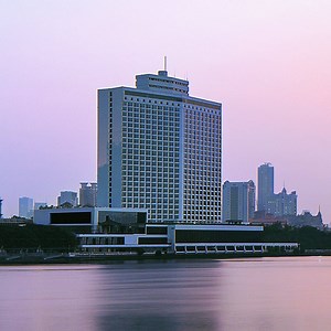 To the parents of generations of Chinese adoptees, it was known as the “White Stork Hotel.” Read more: https://www.inkstonenews.com/society/how-guangzhous-white-swan-hotel-played-part-chinas-opening/article/2176934 – Get six stories like this in one daily newsletter to catch up on the rising superpower shaping your world: inks.tn/get-newsletter Download our beautiful app: inks.tn/app-post | Inkstone