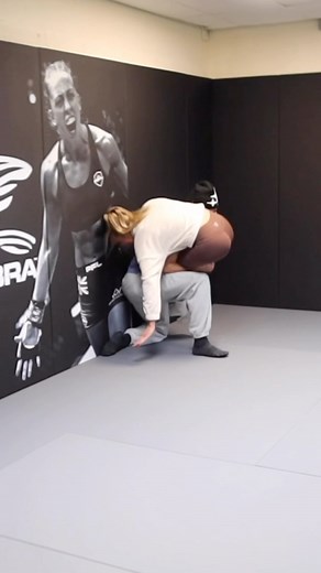 Dakota Ditcheva 🥊🇬🇧/🇧🇬 on Instagram: "Siblings wars in our new training room. Who’s ready?! 🤺😂 Watch the full vlog on my YT now | “Daily Diaries” Outfit from: @gambaru_world 💁🏼‍♀️🤎"