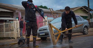 As imagens do antes e depois de uma das cidades mais atingidas pelas enchentes no RS