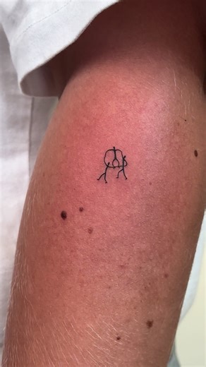 friendship tattoo 🥰 what tattoo would you get with a friend, tag them! #friendshiptattoo #tattooideas #tattoo #fineline #miamitattoo #miami