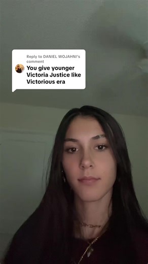 Replying to @DANIEL WOJAHN! my hairs a little wet sry #fyp #viral #trending #victorious #victoriajustice #torivega #nickelodeon #celeblookalike