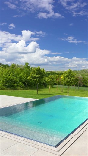 Luxury stainless steel infinity pool