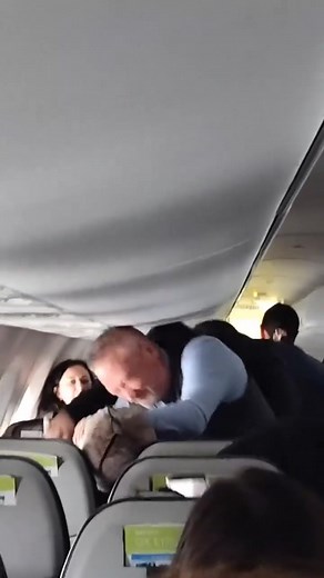 14K views · 100 reactions | Alaska Airlines Flight Attendant Uses Force to Stop Attack on Passenger | Aviation GM | Facebook