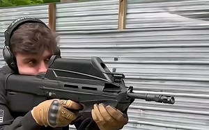 外观很科幻的步枪/FN F2000突击步枪靶场实弹射击_哔哩哔哩_bilibili