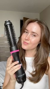 فوليوم خيالي في دقائق قليلة😻😻⏳ مع فرشاة Root Booster من#Revlon لتجفيف تصفيف تعزيز جذور الشعر بخطوة واحدة ✨ • توفر لك مظهر فوليوم مُكثف للشعر • يمكن استخدامها للشعر الجاف والمبلل💧 • تناسب مختلف أطوال الشعر 📲 لمزيد من التفاصيل يمكنكم التواصل بنا على الرقم الموحّد في البايو أو من خلال رسائل DM Perfect volume in just a few minutes😻😻⏳ With Root Booster Brush From #Revlon To dry Styling Strengthen hair roots in one step ✨ • Provides you with an intense volume hair look • Can be used for dry and 