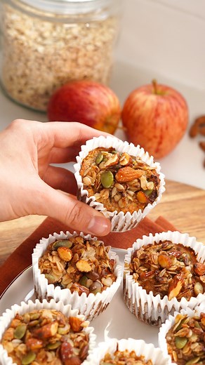🍎Apple & cinnamon oat muffins These muffins are soft, naturally sweet, and full of cosy flavour. Made with cottage cheese and oats, they’re rich in protein, wholesome, and easy to throw together in a food processor. Perfect as a grab-and-go breakfast or afternoon snack. Reasons to love this recipe: ✅ no added sugar ✅ no flour ✅ easy to make ✅ breakfast that taste like dessert ✅ rich in protein ✅ great grab-and-go breakfast This one of the 50 EXCLUSIVE recipes you can find in ‘Healthy Sweet Trea