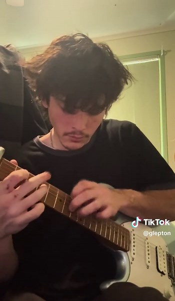 Guitar Tapping Mastery in Math Rock - Stereosity