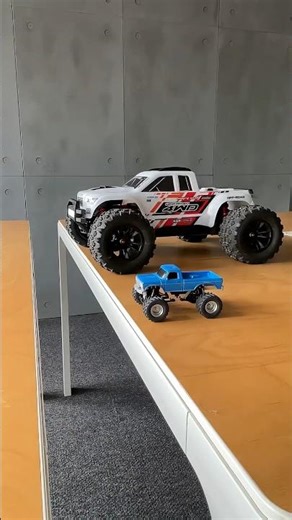 Big vs Small rc car cross.