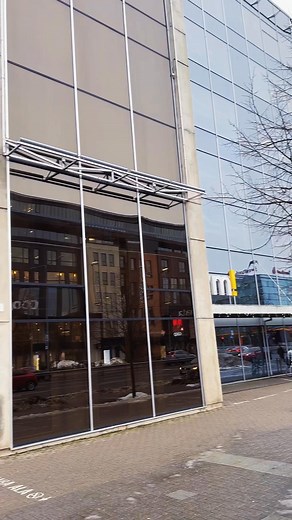 48K views · 172 reactions | Kas Sina oled juba külastanud Tasku UK pop-up kauplust? Tartu südames asuv ringluspood on ideaalne ostlemispaik neile, kes soovivad ühendada jätkusuutliku tarbimise ja moodsa stiili. Kaubavalikust leiab riideid, jalanõusid, kotte ja aksessuaare nii naistele, meestele kui lastele Ringluspood asub Tasku keskuse 1. korruse aatriumis ja on avatud E-L 10-19, P 10-18. | Uuskasutuskeskus | Facebook