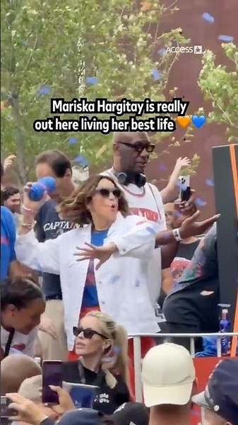 Mariska Hargitay Living Her Best Life At Knicks Parade