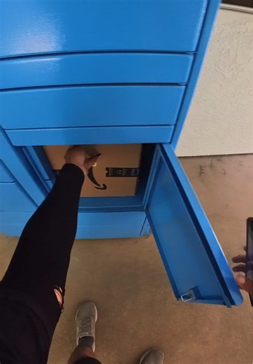 Delivering to a Bluetooth Amazon Locker Explained