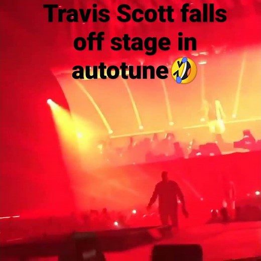 Travis Scott falls off stage in autotune🤣