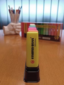 😍 Imposible no enamorarse de nuestro Desk Set x15 Stabilo Boss. ¿Qué tan rápido los podes acomodar? 🤔 👉 Si ya tenes el tuyo y te animas, sumate a este desafío etiquetándonos en historias. #Bosschallenge #Deskset15pcs #Backtoschool #Studygramarg #Stabilo #Stationerylover #Stationeryaddict | STABILO