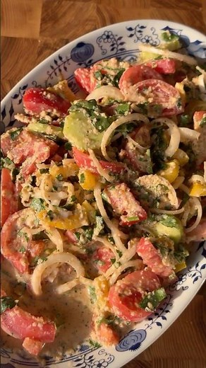 🥗 This MEDITERRANEAN salad is all about the dressing!