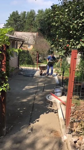 Circle No, a semicircle! #pavers #construction #pavement #concrete #WorkshopLife #SatisfyingSounds #Restoration #paverwalkway #OddlySatisfying #MakerCommunity #ViralReels | Robert Bond | Facebook