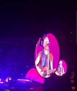 "Violet Hill" hace un momento en Argentina. 😭 #ColdplayBuenosAires 🎥@Diego_User | T H E / S C I E N T I S T