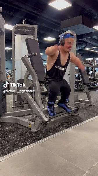 Dwarf Juggernaut: The Power of a Bodybuilder